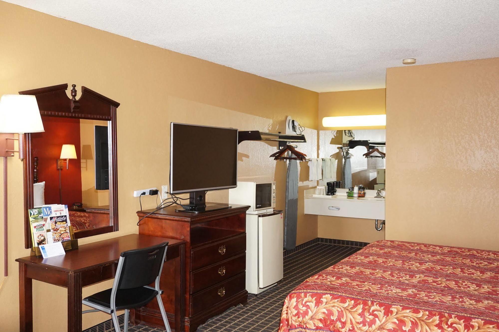 Star Plus Inn & Suites Selmer Bagian luar foto
