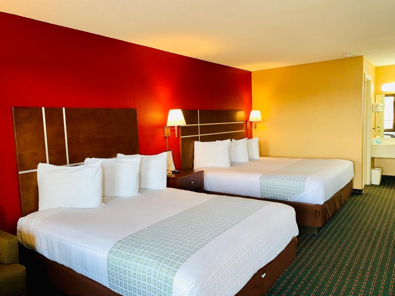 Star Plus Inn & Suites Selmer Bagian luar foto