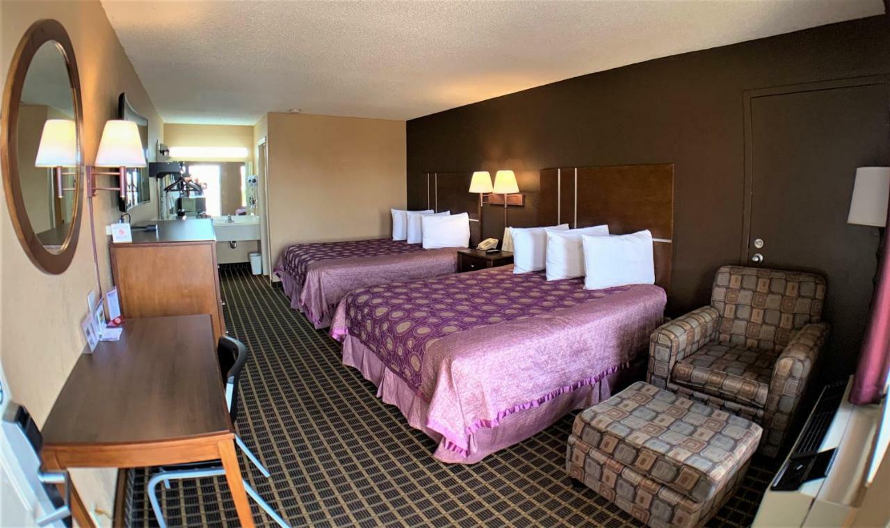 Star Plus Inn & Suites Selmer Bagian luar foto